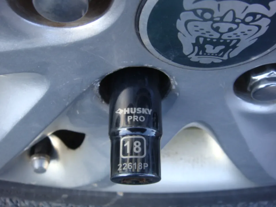 How to Remove a Stripped Lug Nut? 4 Easy Methods