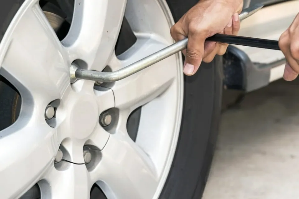 How to Remove a Stripped Lug Nut? 4 Easy Methods